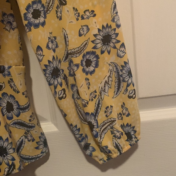 Peacocks yellow and blue blouse. Light yellow with blue flowers. - Picture 4 of 5